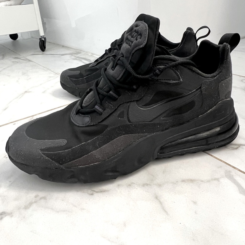 Good condition men’s Nike air 270 react black oil shoe